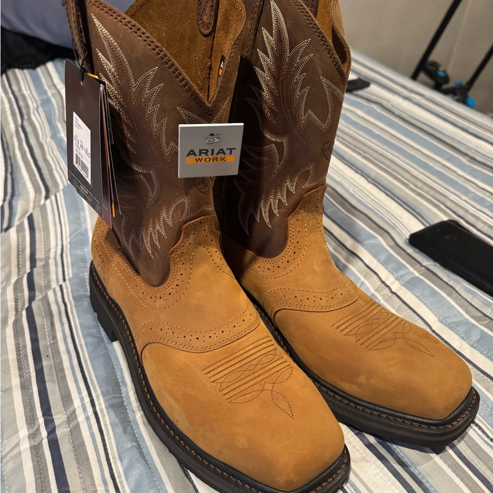 Work boots selling in bulks